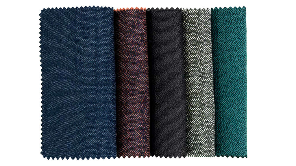 Overflate og vevstruktur i 8453 Myrdal, ullbasert togtekstil fra Gudbrandsdalens Uldvarefabrik