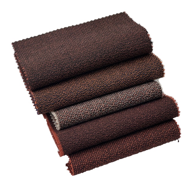 Tre fargevarianter av GUs togstoff, skreddersydd for togoperatør