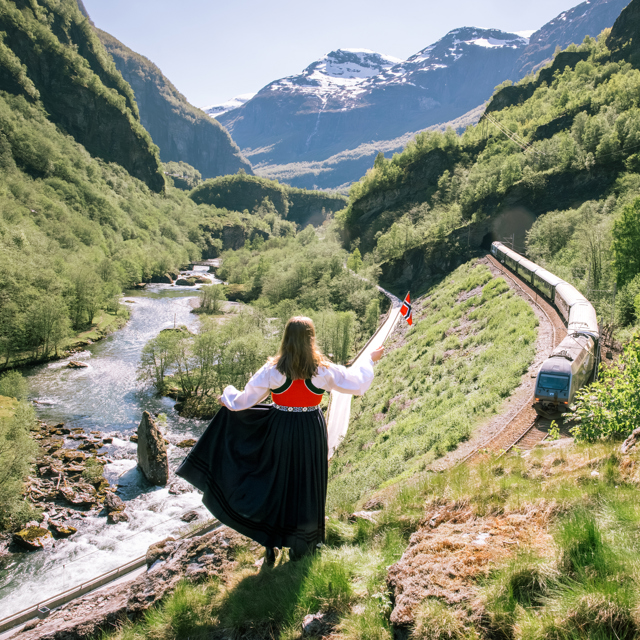 NO: Flåmsbanen tog på vei gjennom norsk natur